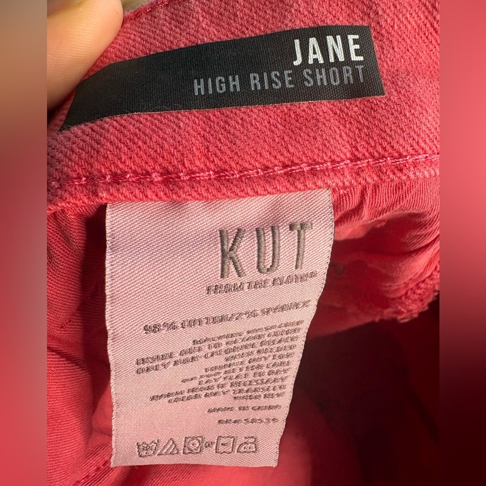 Kut from the Kloth Jane high rise watermelon red Frayed Hem Denim Shorts sz 4 - Picture 7 of 8